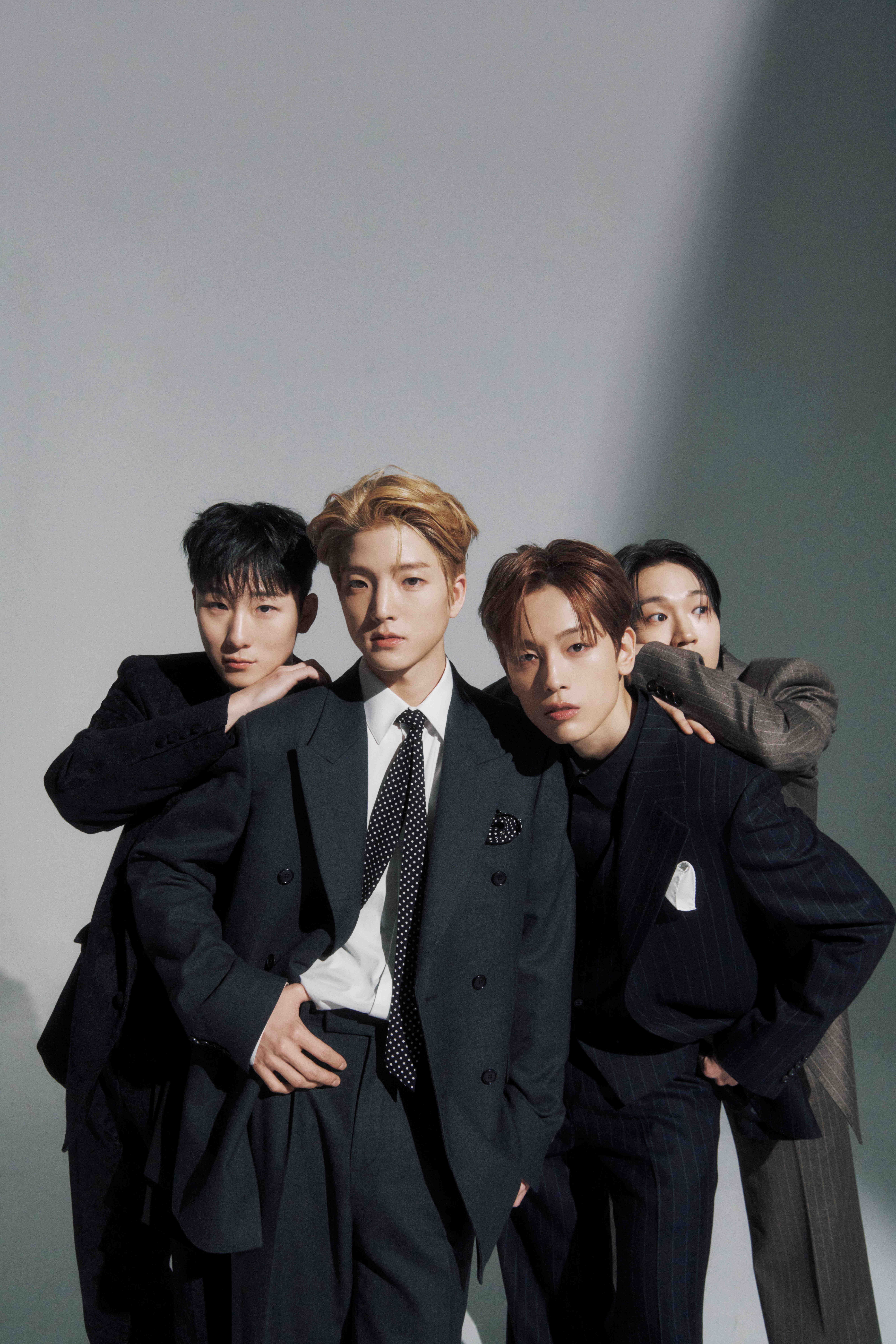 W24 사진