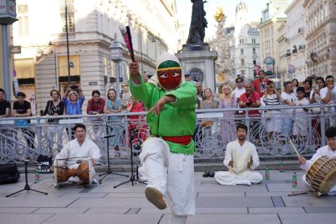 [Konzert] Maskentanz-Performance im Herzen von Wien