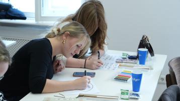 [Veranstaltung] Workshop zum 579. Hangeul-Tag: Kalligrafie und traditionelle Siegelherstellung