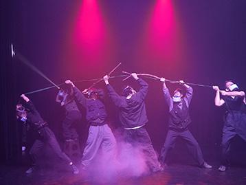 [Aufführung] “Dancing Miners” in Innsbruck und Wien – Bermuda Dance Company & Niki Martin